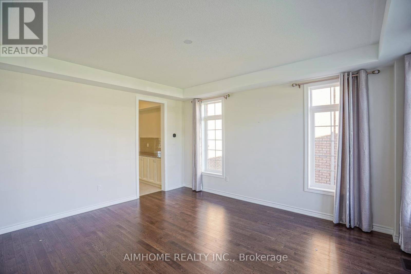 Newmarket (glenway Estates), ON L3Y0C7,30 BROWN COURT