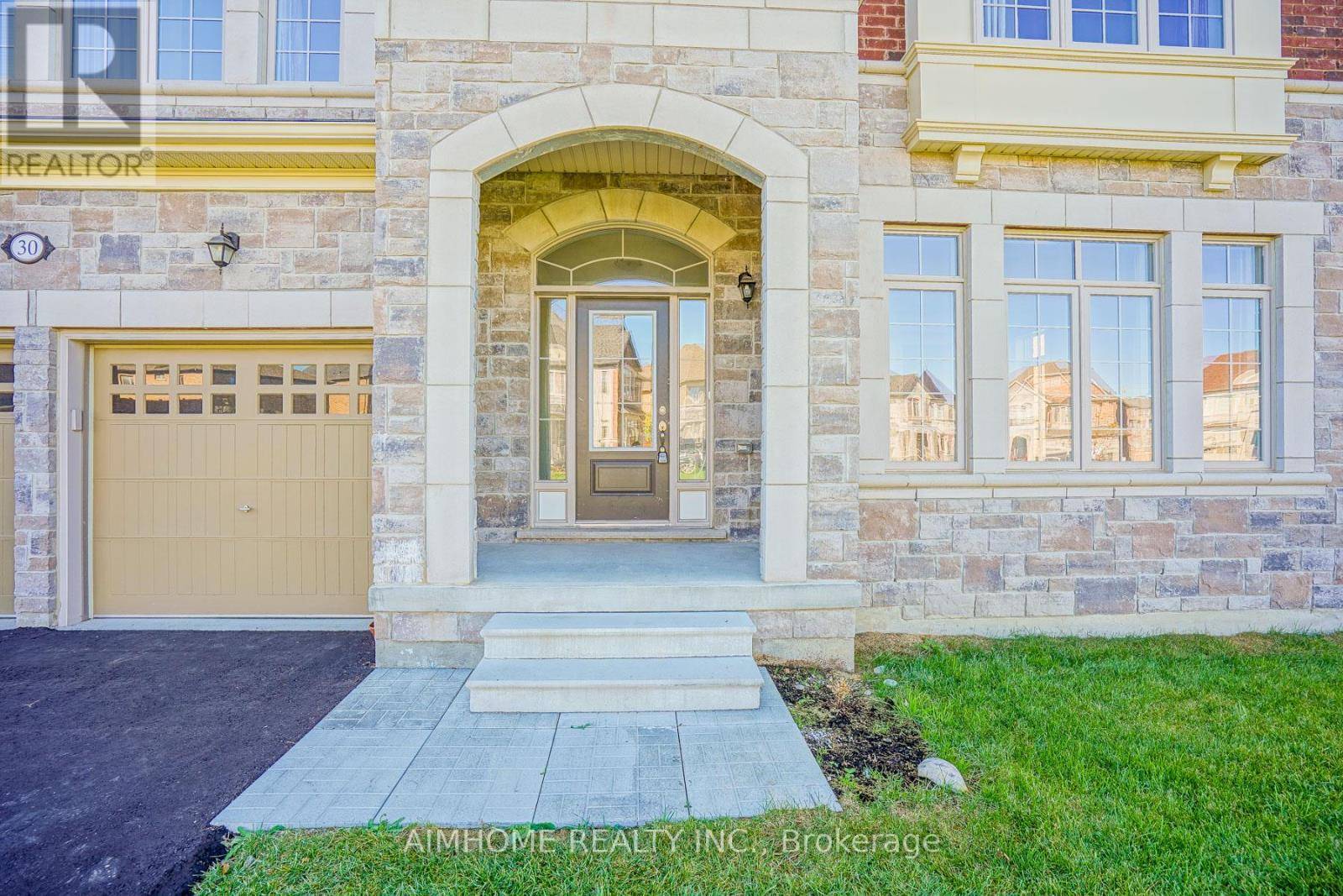 Newmarket (glenway Estates), ON L3Y0C7,30 BROWN COURT