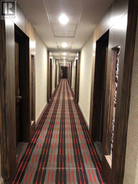 Richmond Hill (bayview Hill), ON L4B3V1,8763 Bayview AVE #206