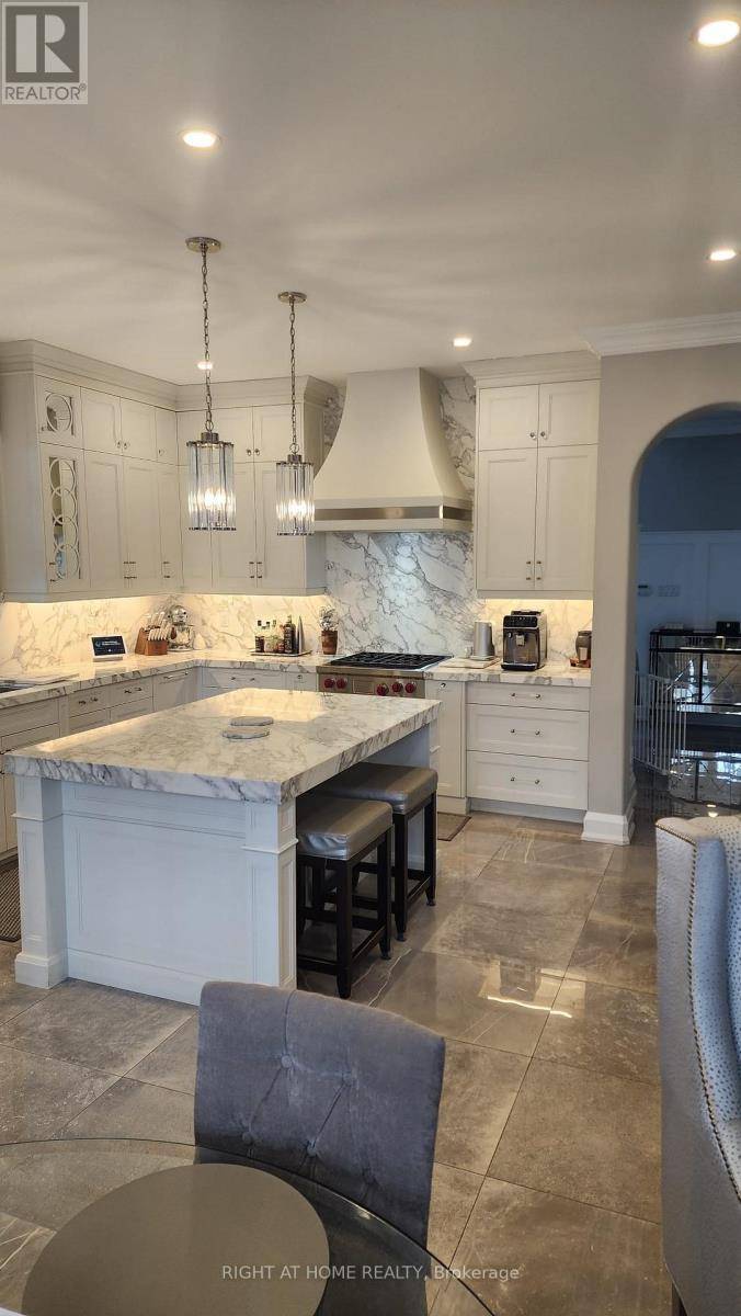 Vaughan (crestwood-springfarm-yorkhill), ON L4J1Y9,144 BROOKE STREET