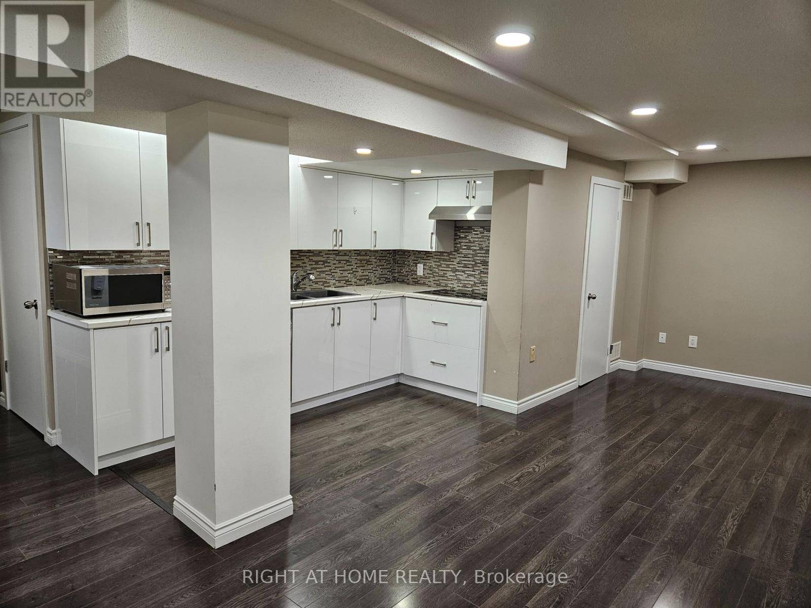 Richmond Hill (north Richvale), ON L4C7S8,56 MCCALLUM DRIVE
