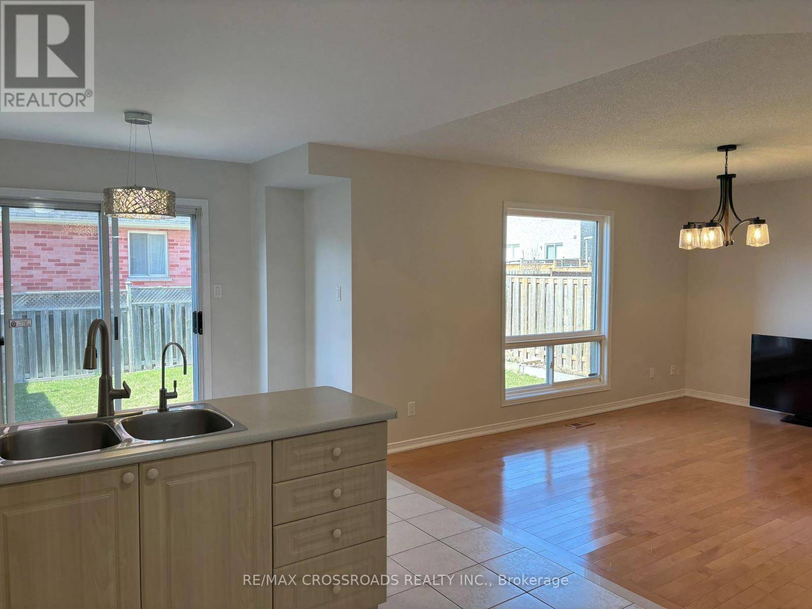 Markham (markville), ON L3P7T3,110 HALTERWOOD CIRCLE