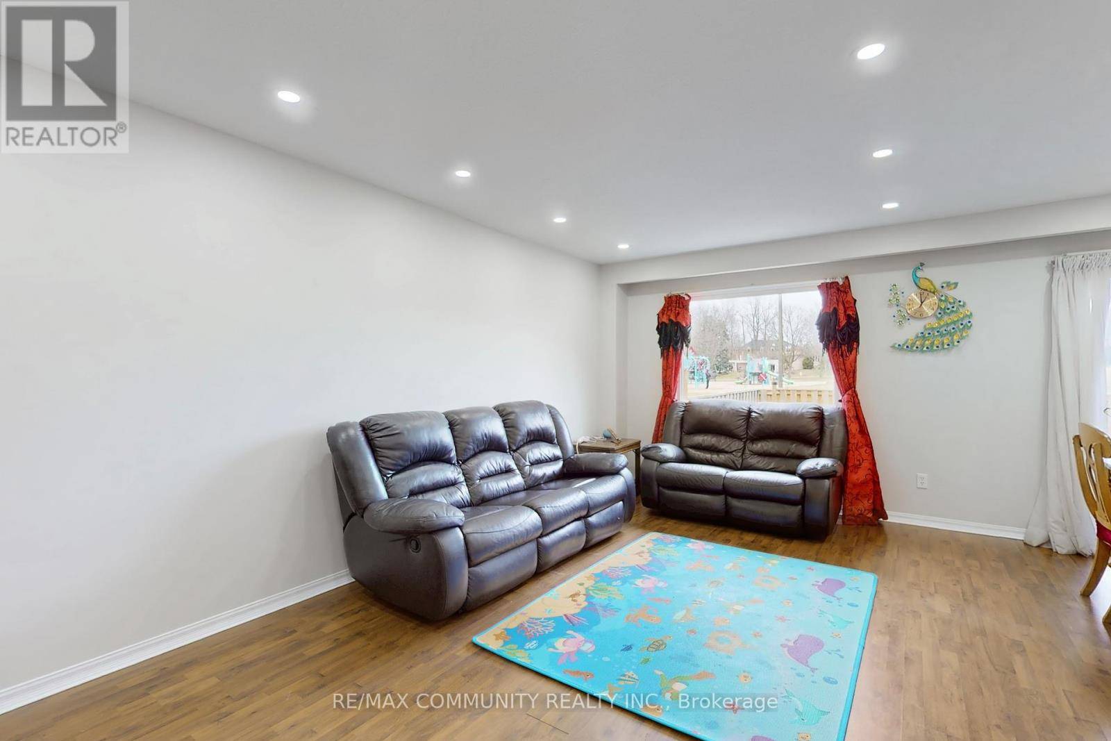 Markham (markham Village), ON L3P3W5,18 KNIGHTSBRIDGE WAY