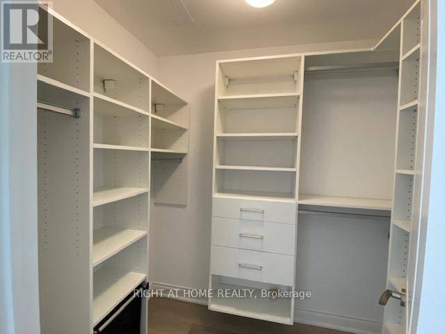 Markham (unionville), ON L6G0G7,38 Cedarland DR #C103