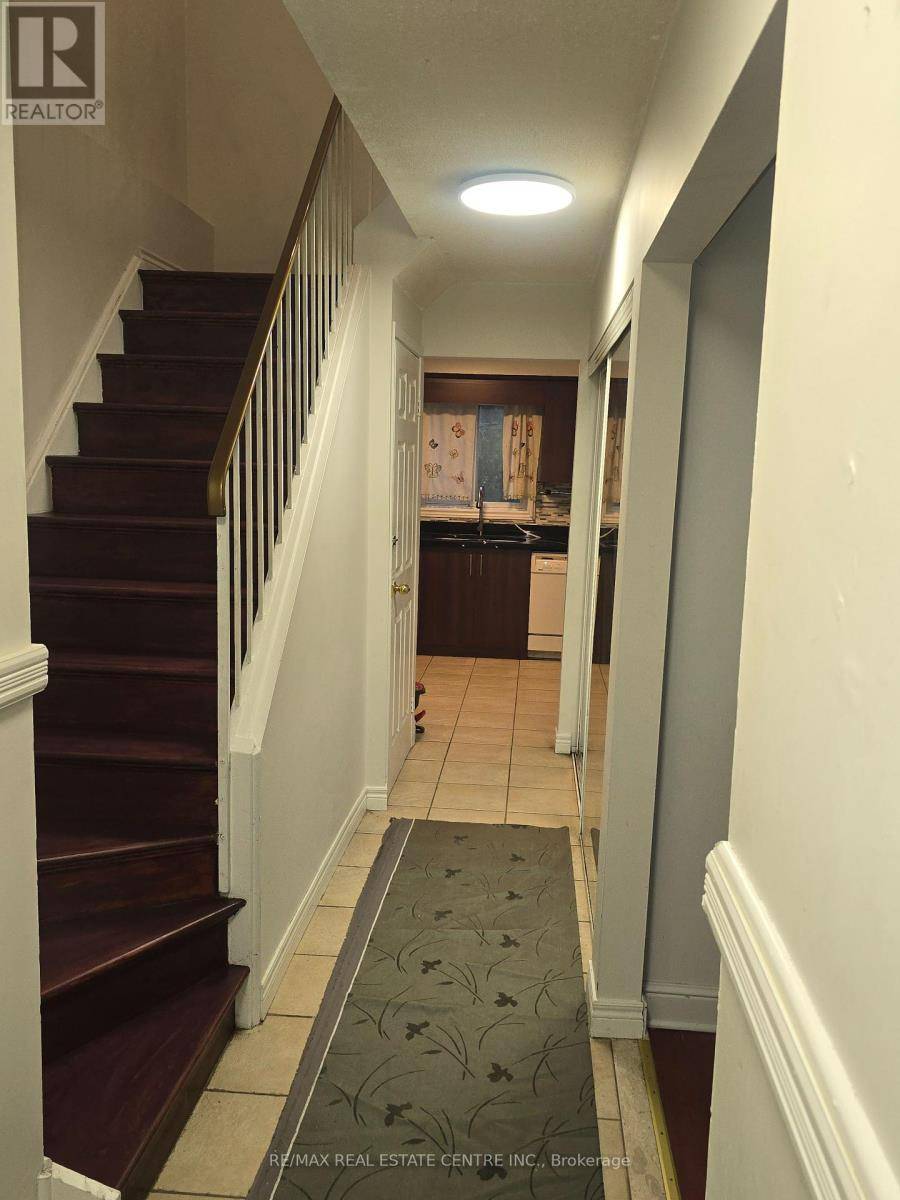 Vaughan (glen Shields), ON L4K2J3,25 Royal Colwood CT #Upper