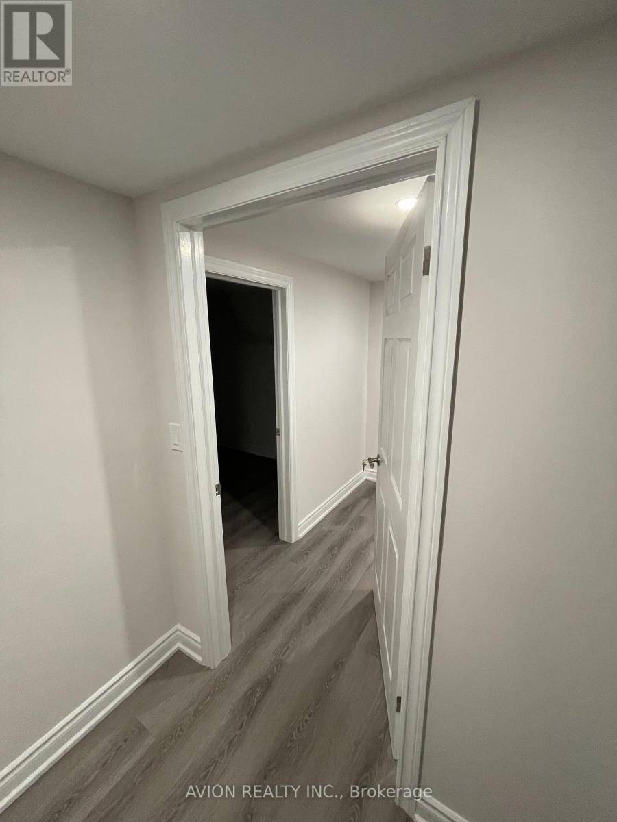Richmond Hill (crosby), ON L4C2V9,500 Lynett CRES #Lower
