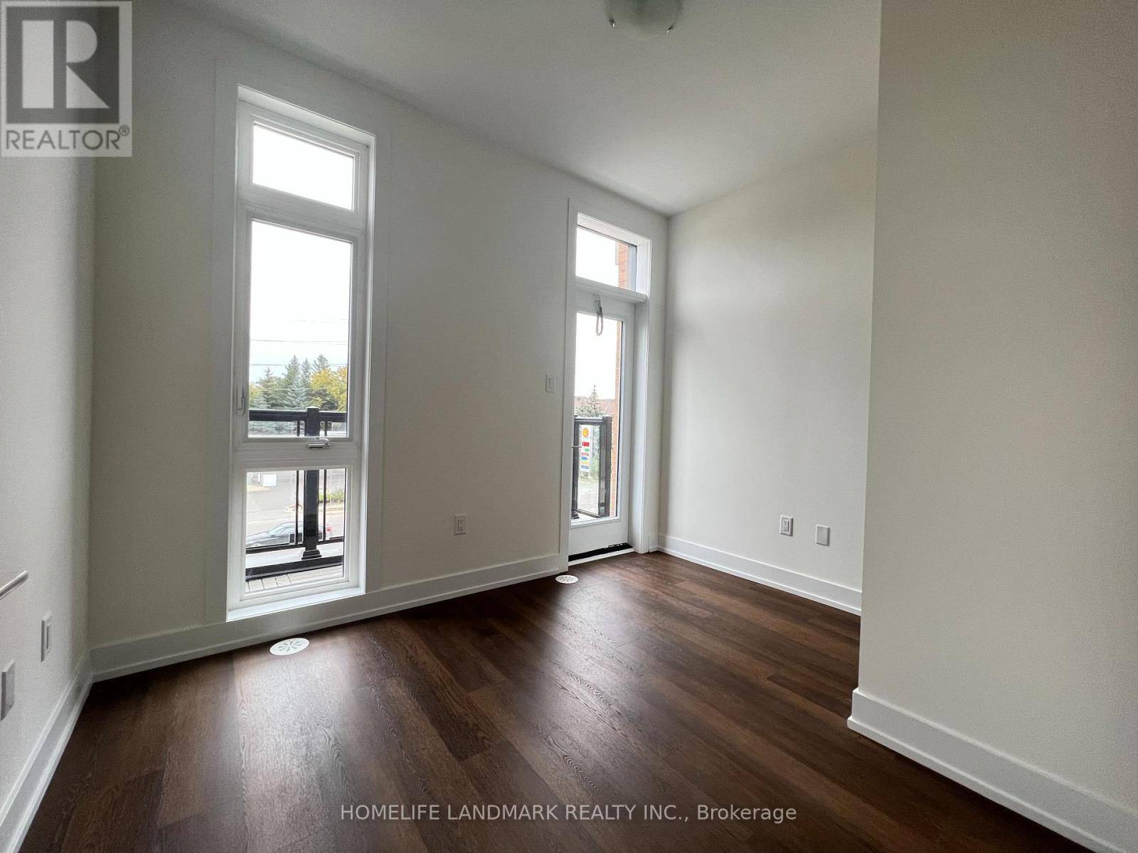 Richmond Hill (oak Ridges), ON L4E1J4,12860 Yonge ST #11
