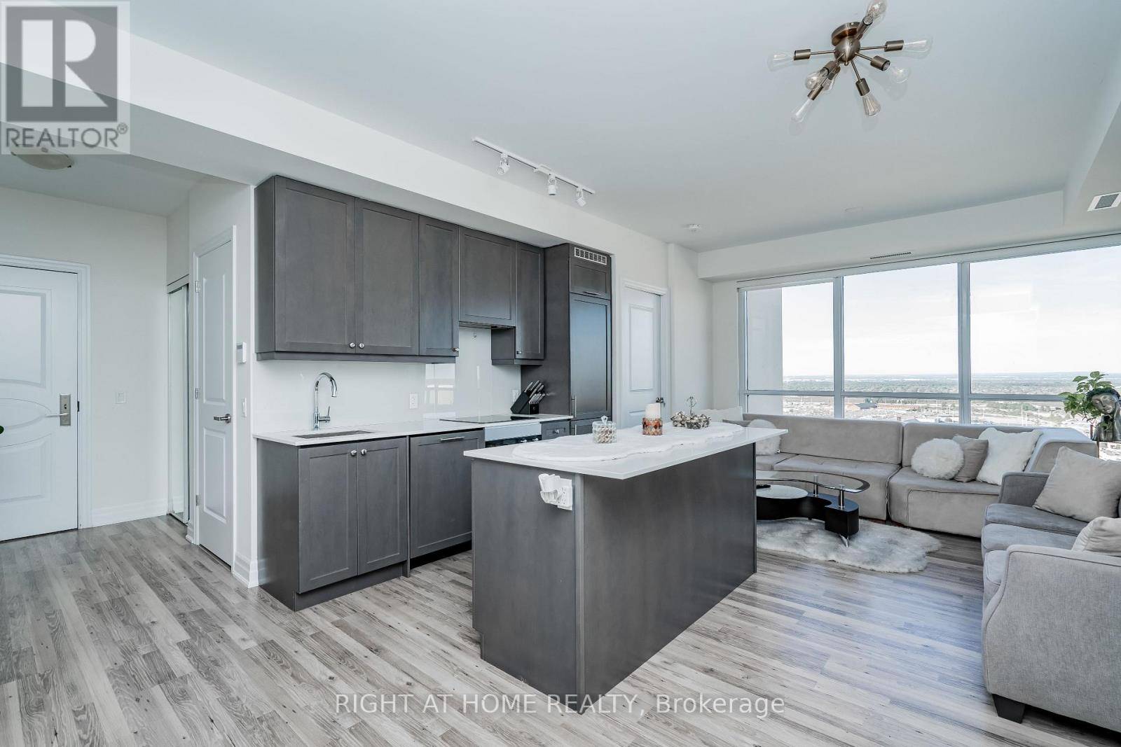 Vaughan (maple), ON L4K0L7,9075 Jane ST #2309