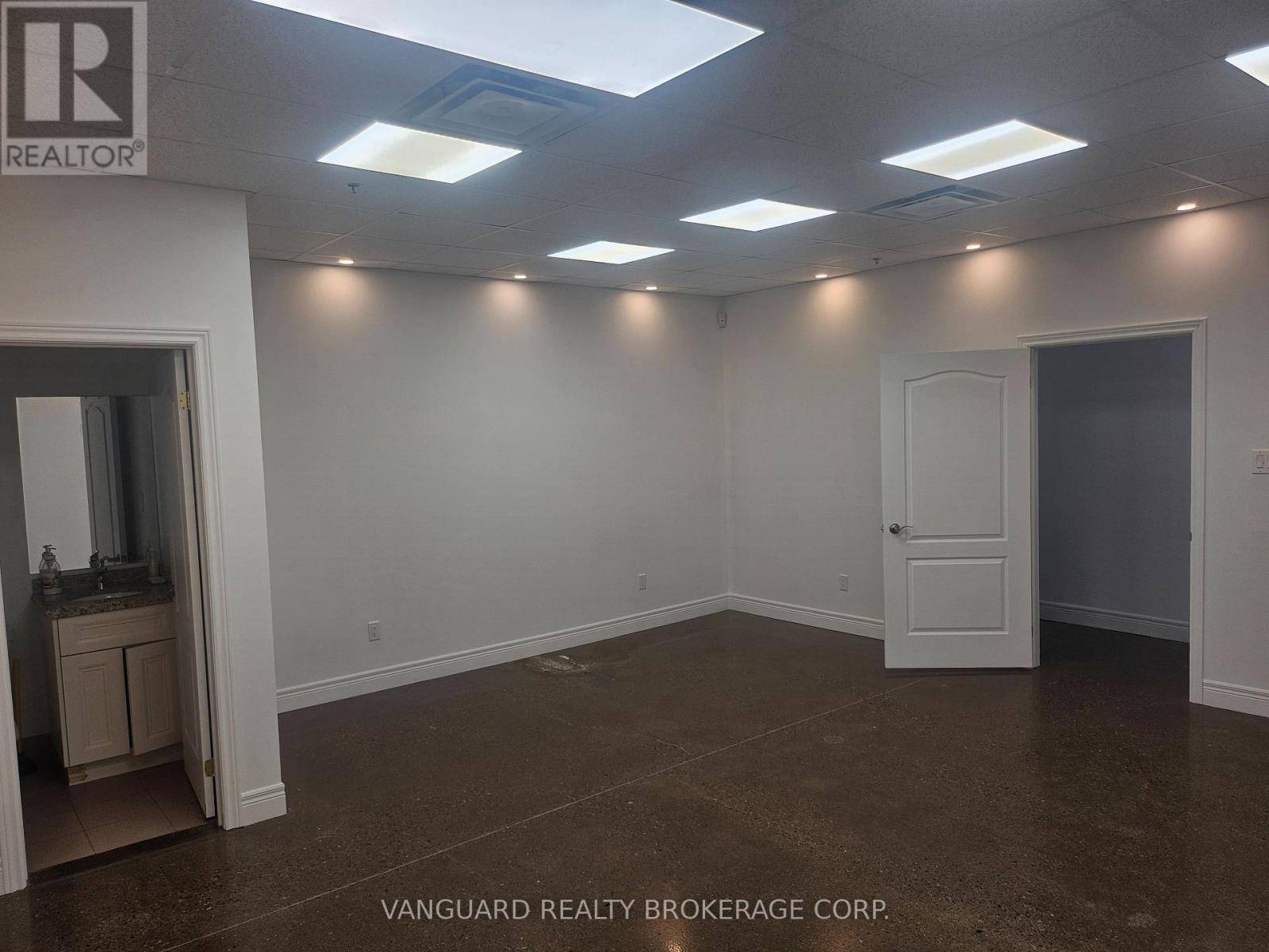 Vaughan (concord), ON L4K1X9,132 Jardin DR #3-4