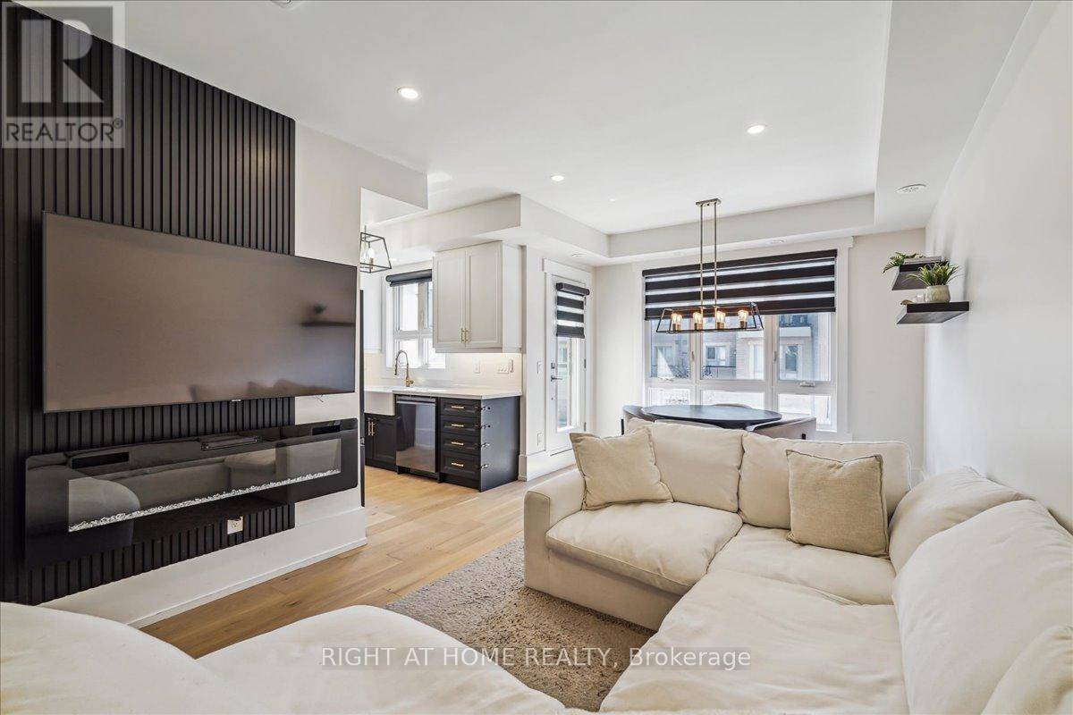 Vaughan (maple), ON L6A4W3,105 Kayla CRES #14