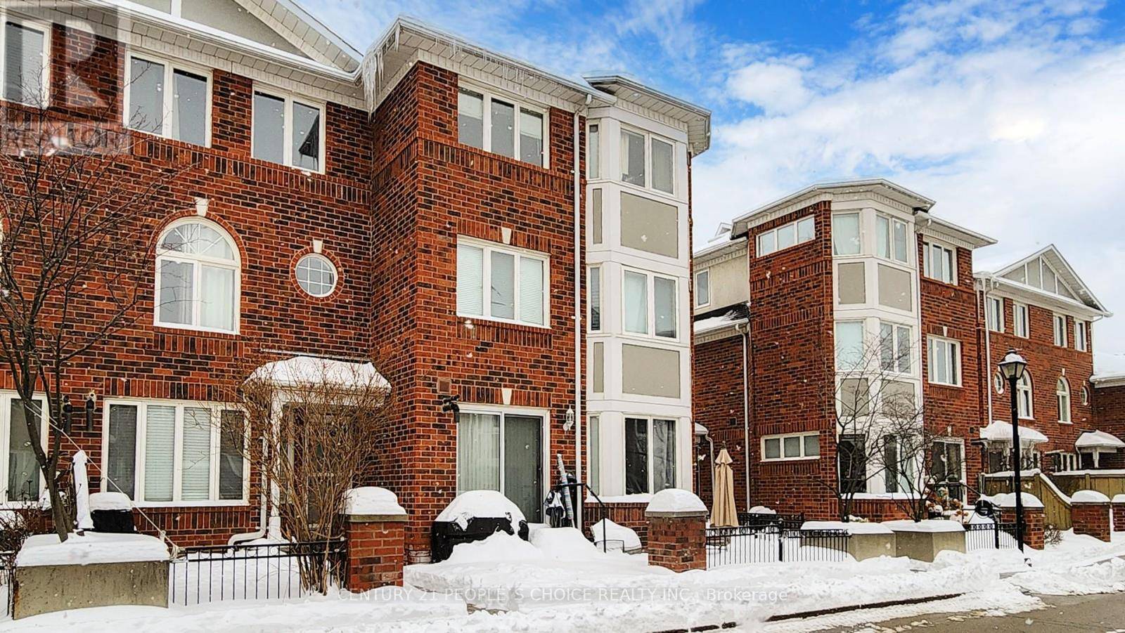 Vaughan (crestwood-springfarm-yorkhill), ON L4J8H1,18 Clark AVE #136