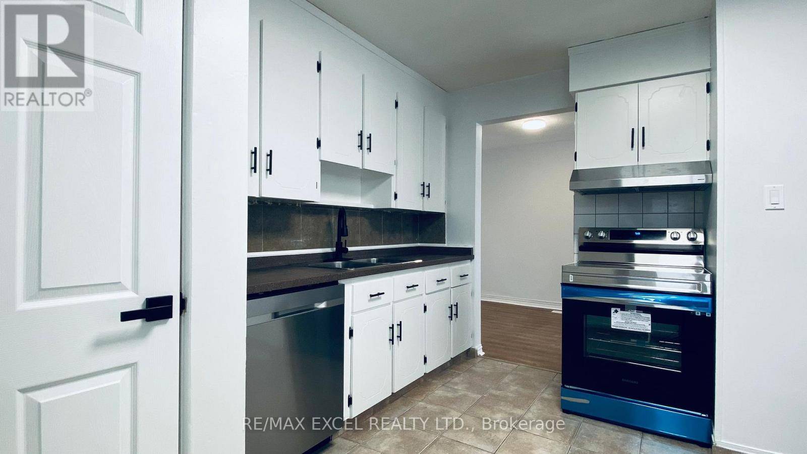 Newmarket (bristol-london), ON L3Y2Y4,88 Longford DR #Main Floor