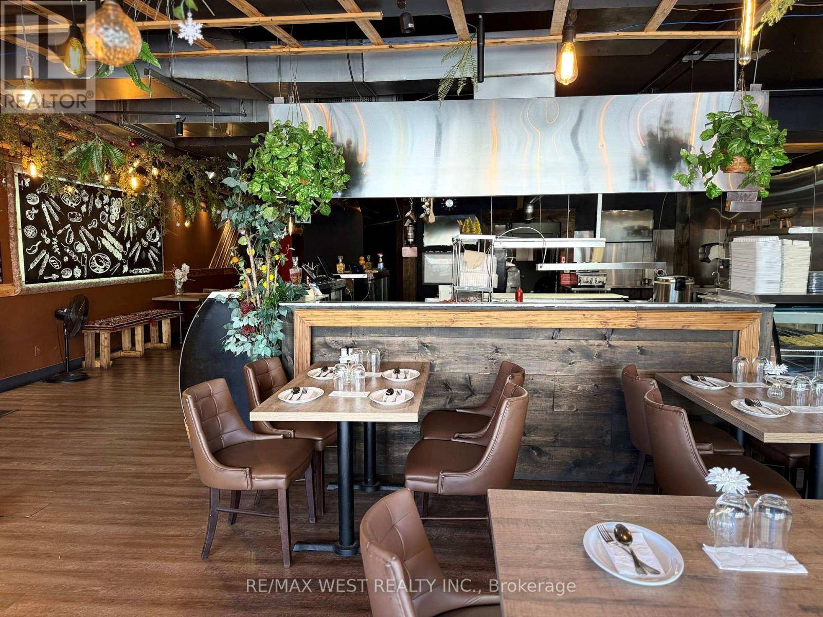 Richmond Hill (north Richvale), ON L4C6Z9,9108 YONGE STREET