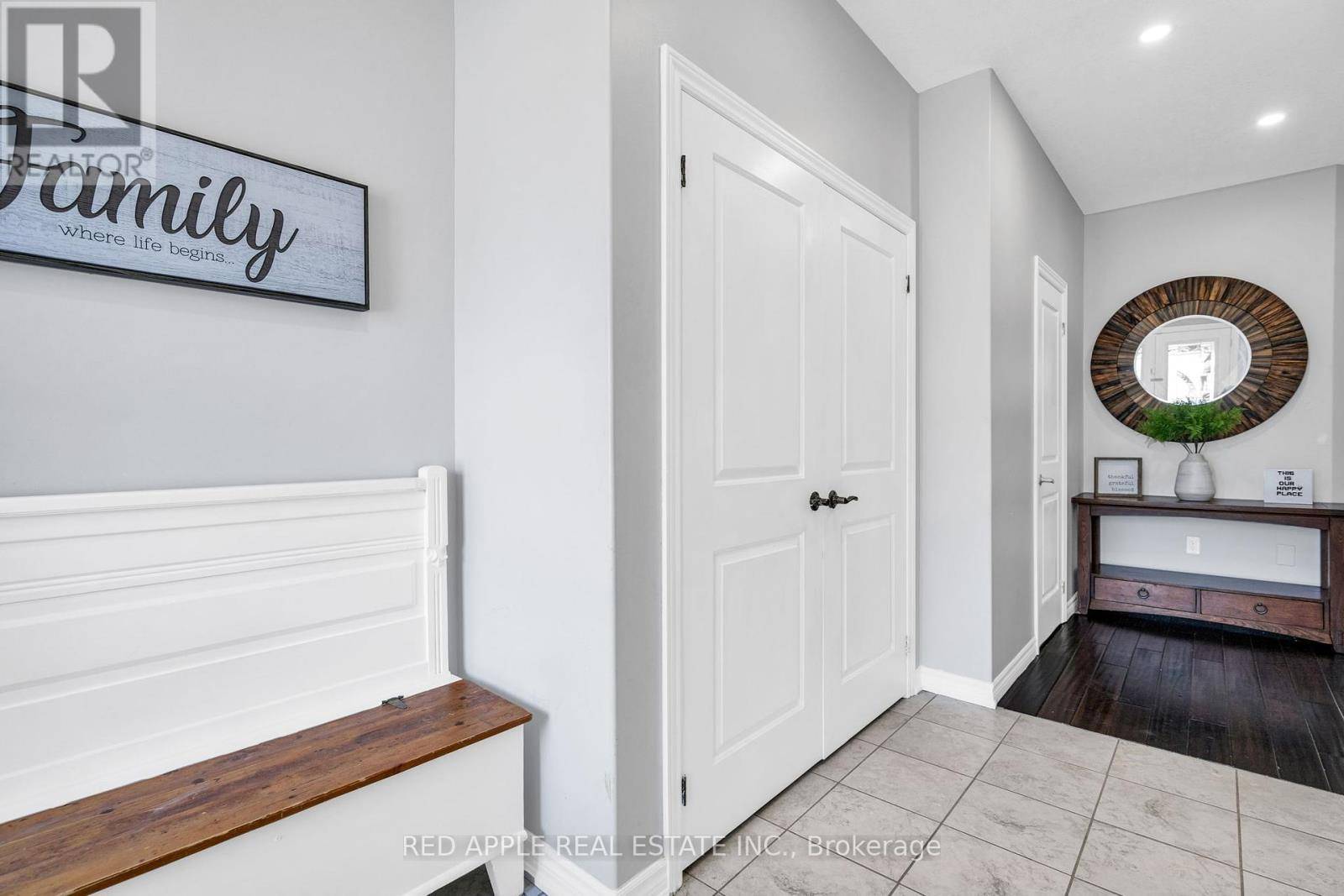 New Tecumseth (alliston), ON L9R0H6,21 HOLT DRIVE