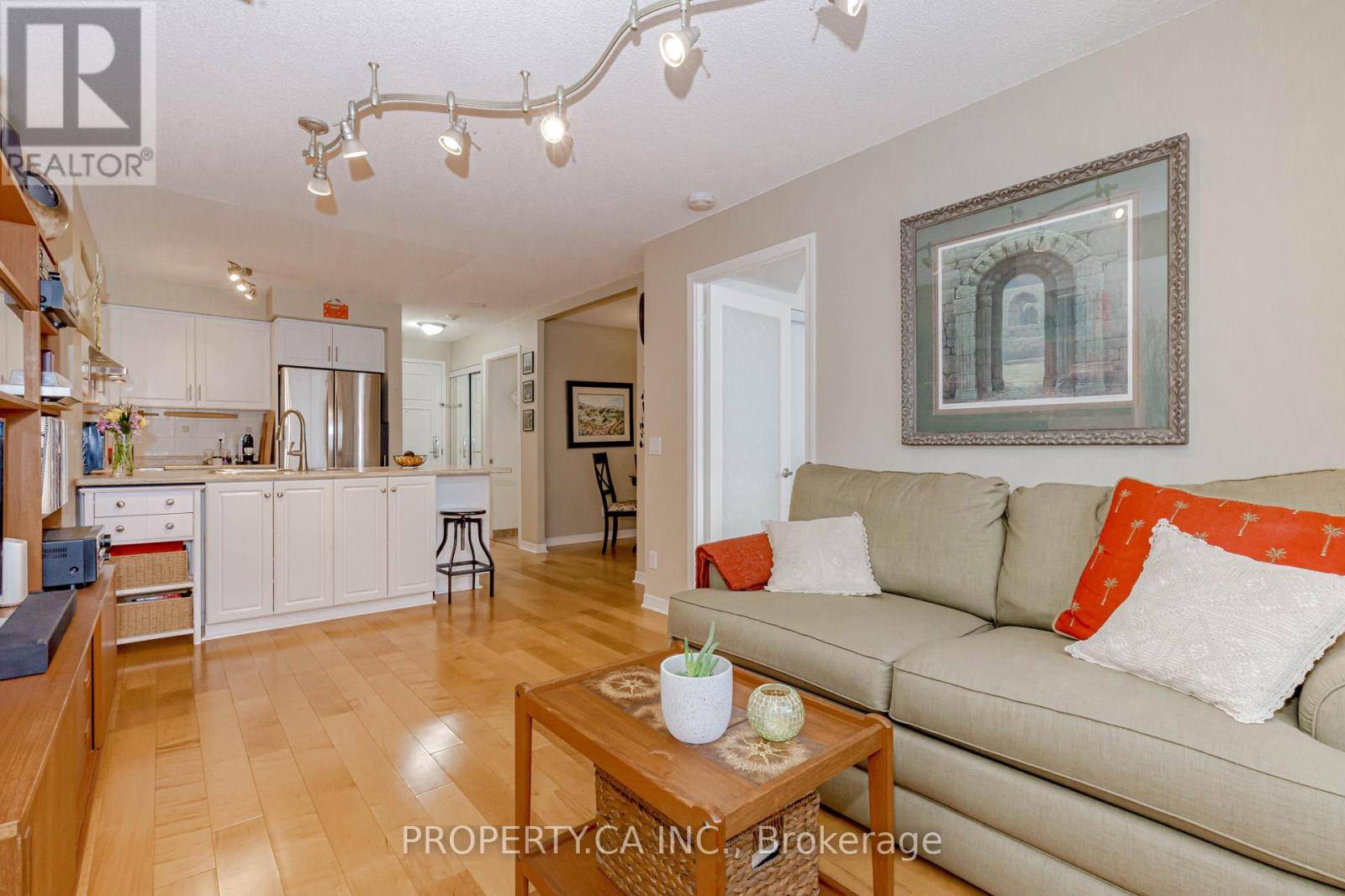 Richmond Hill (langstaff), ON L4C0T5,350 Red Maple RD #607