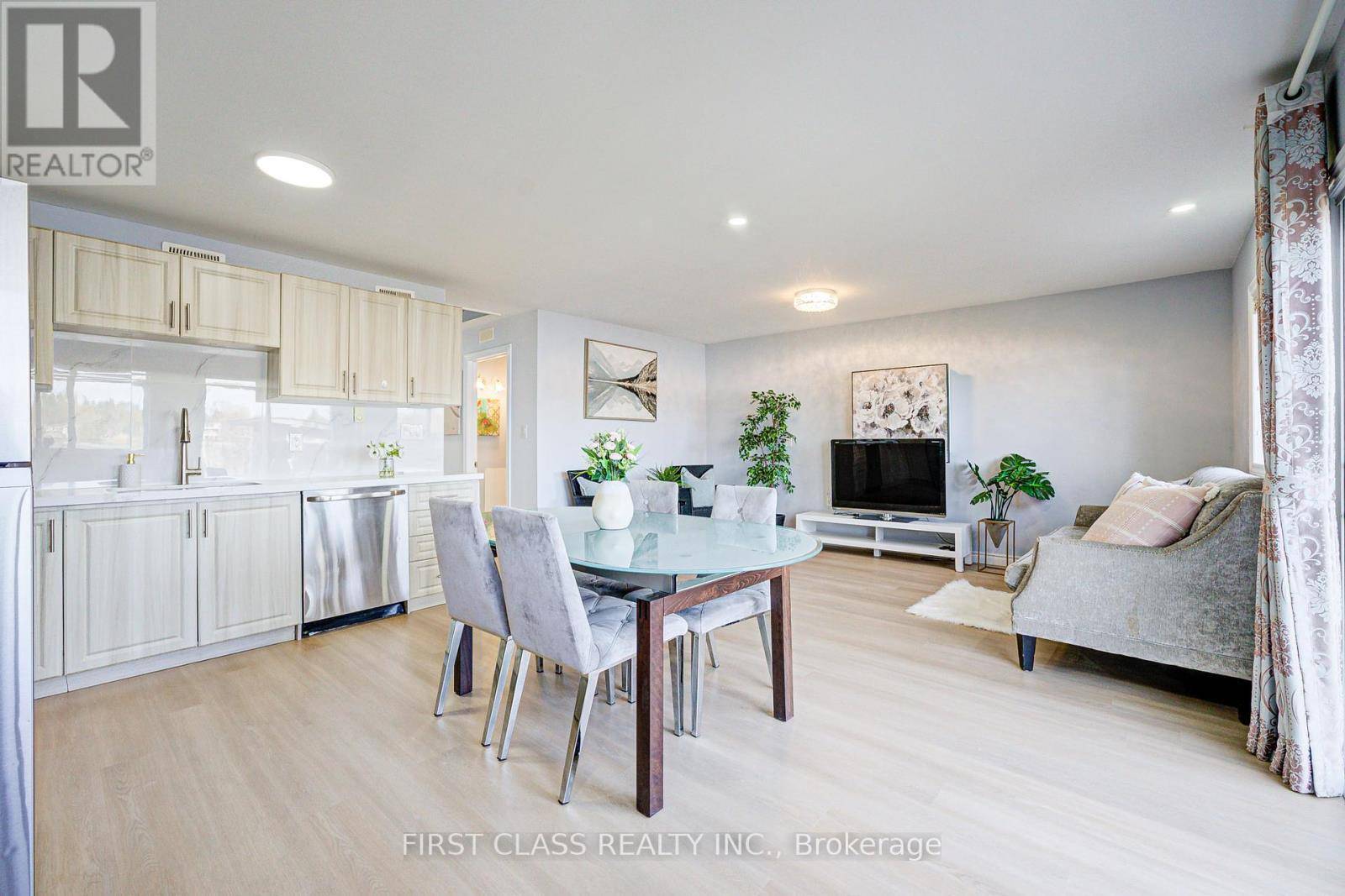 Richmond Hill (oak Ridges Lake Wilcox), ON L4E3B4,17 WILLOWBANK AVENUE