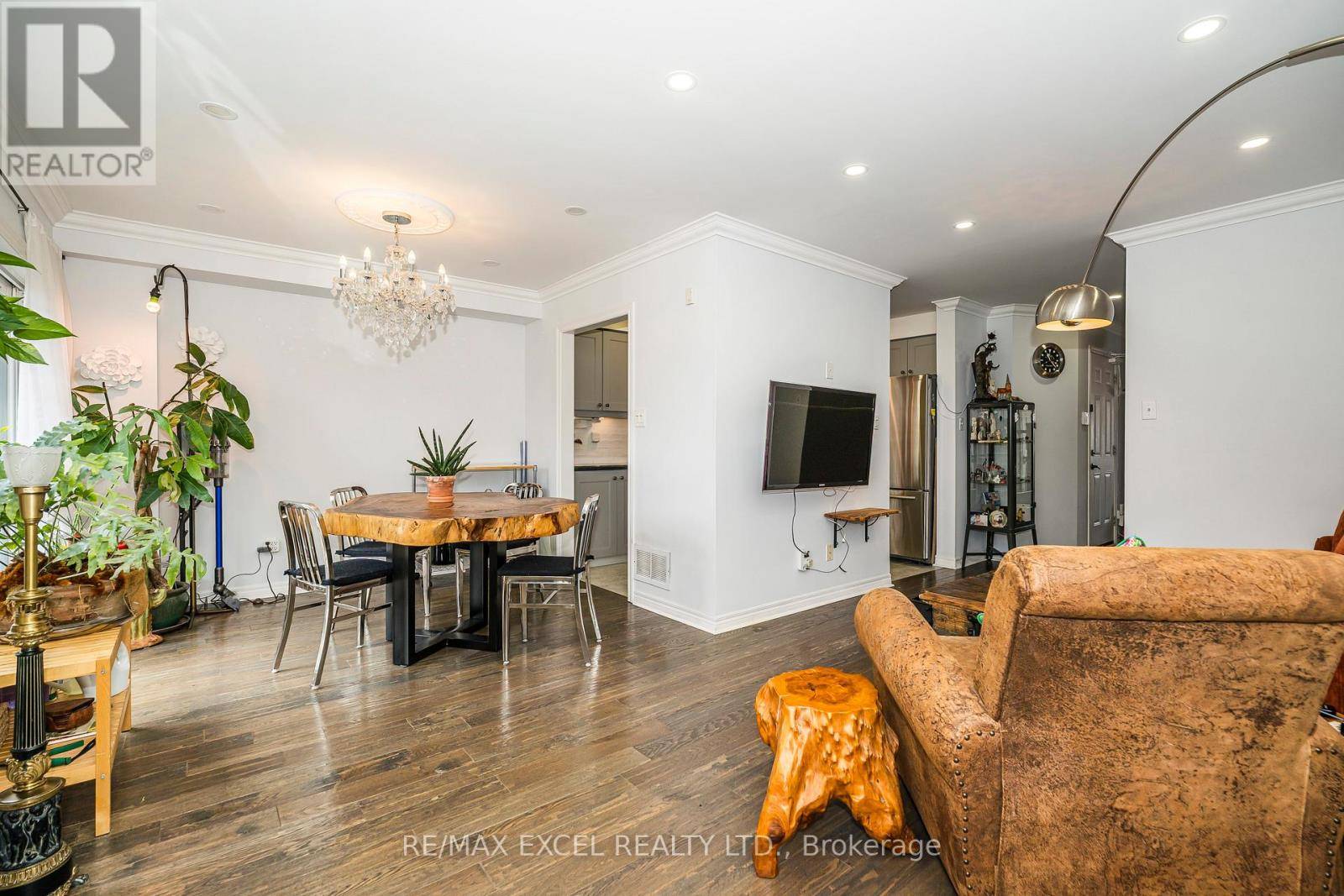 Newmarket (gorham-college Manor), ON L3Y8S8,568 ROURKE PLACE
