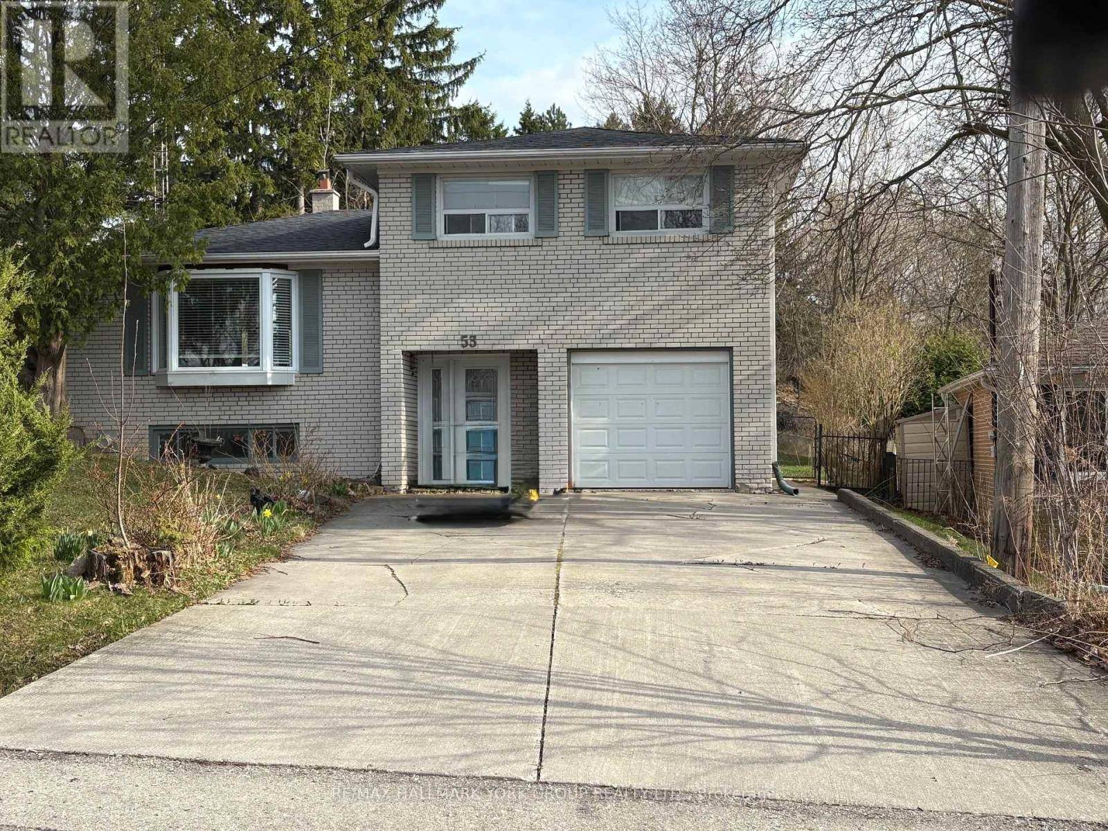 King (king City), ON L3Y7R5,53 HUMBER CRESCENT