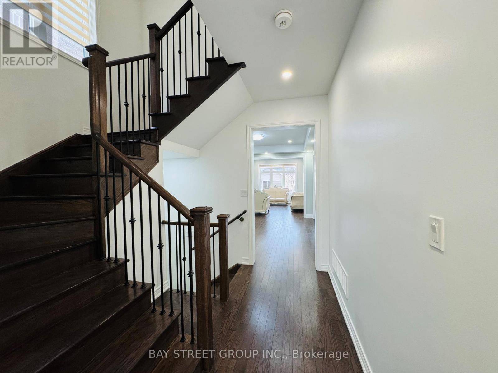East Gwillimbury (holland Landing), ON L9N1R8,363 SILK TWIST DRIVE