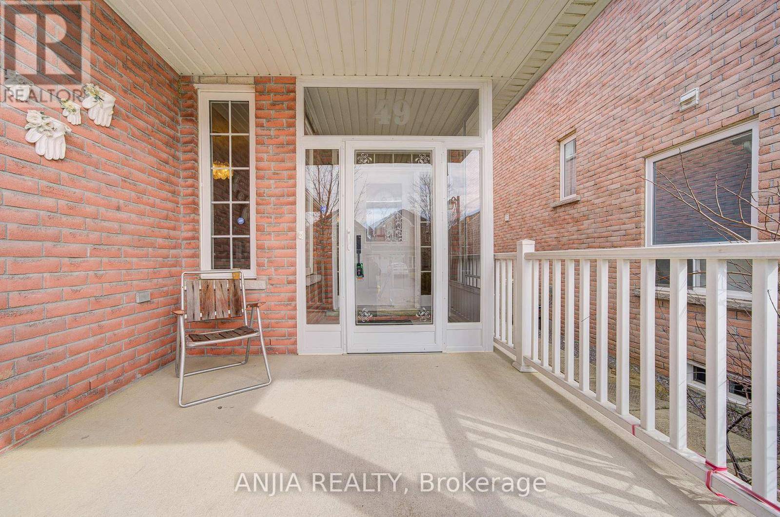 Markham (berczy), ON L6C3G2,49 KENTLEY STREET