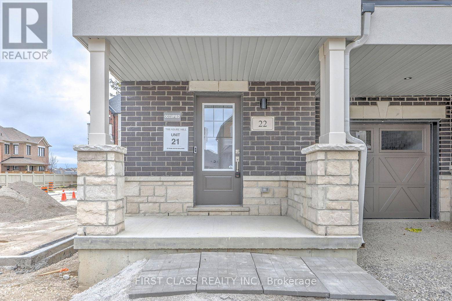 Vaughan (kleinburg), ON L4H4V2,22 PIERRE BERTON BOULEVARD
