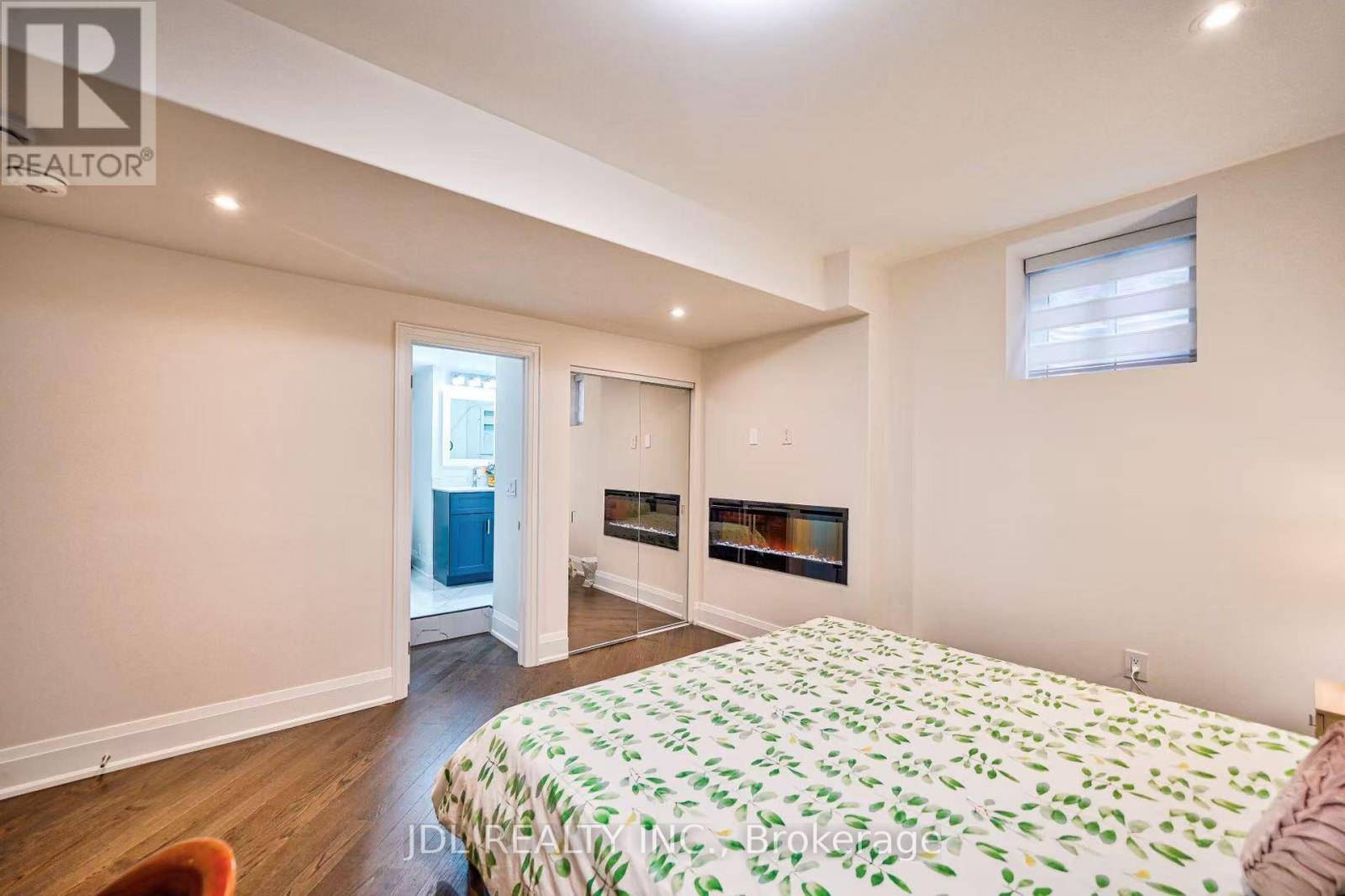 Richmond Hill (observatory), ON L4C2R4,133 HILLSVIEW DR #RmA Bsm