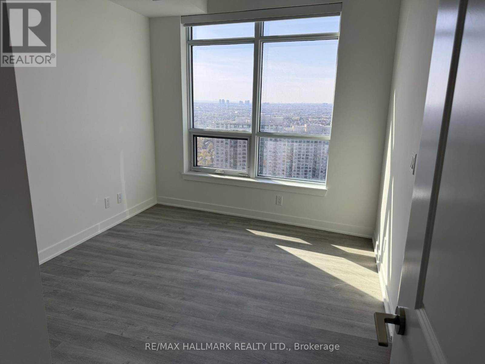 Vaughan (brownridge), ON L4J0L8,50 Upper Mall WAY #2308