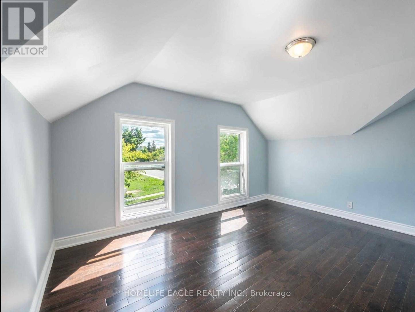 Bradford West Gwillimbury (bradford), ON L3Z2A7,87 Simcoe RD #Main
