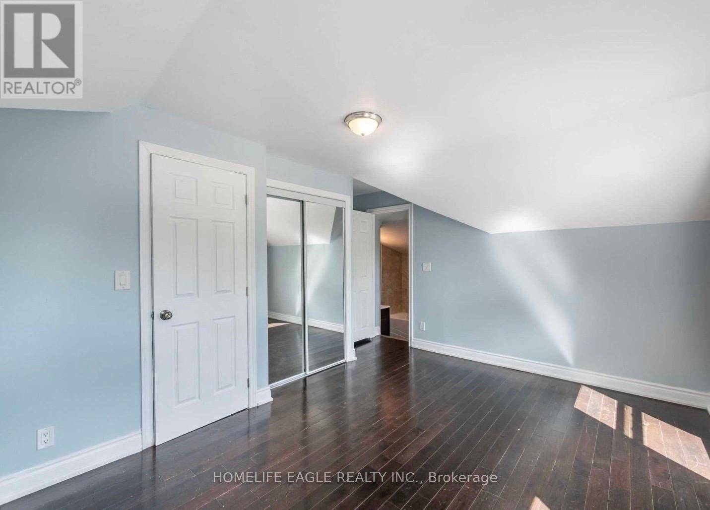 Bradford West Gwillimbury (bradford), ON L3Z2A7,87 Simcoe RD #Main
