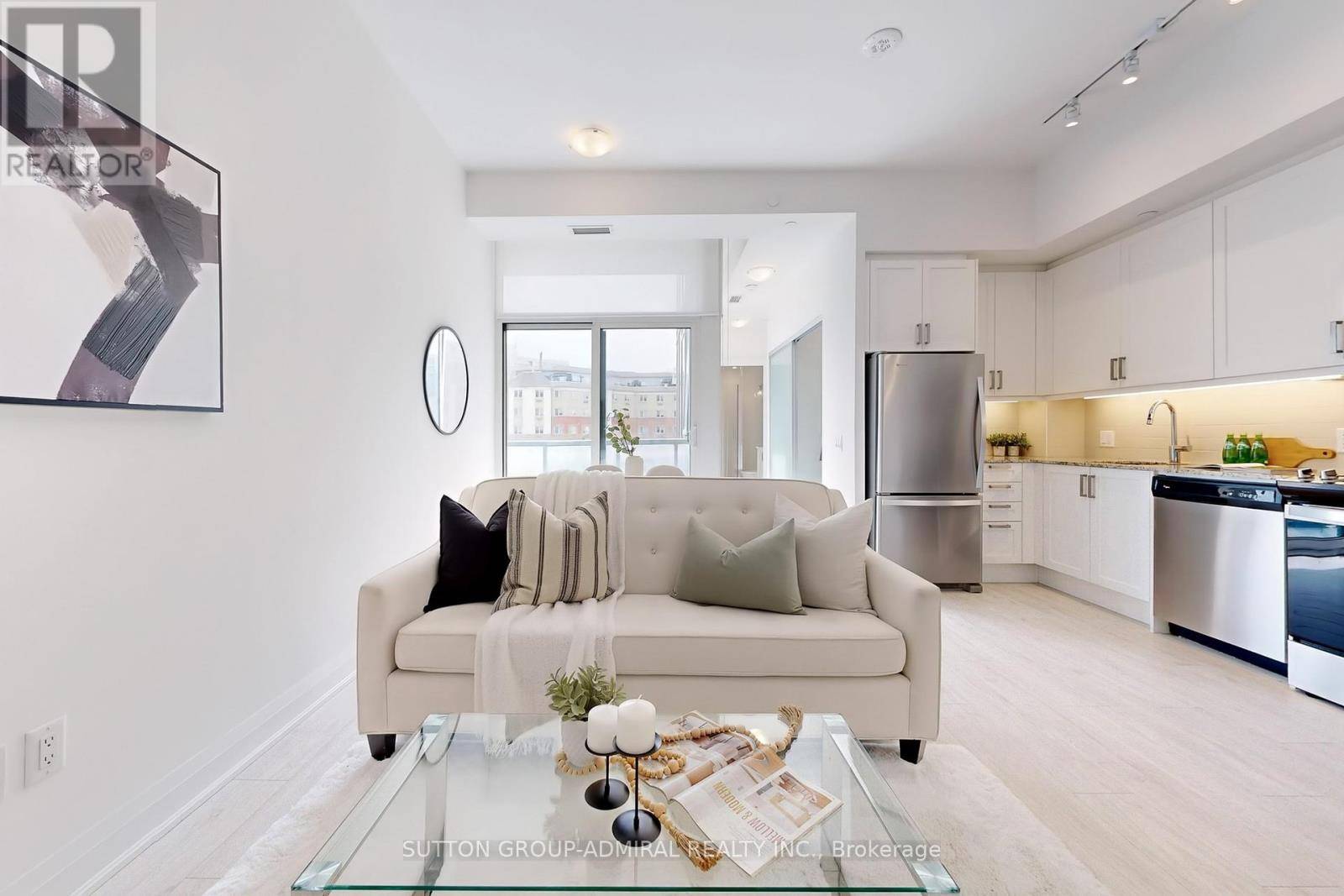 Vaughan (beverley Glen), ON L4J0L2,10 Gatineau DR #202