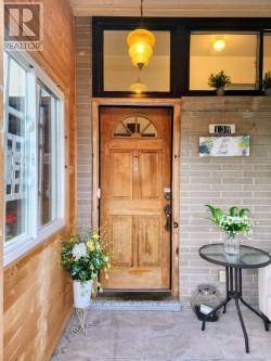 Newmarket (bristol-london), ON L3Y2Y5,138 LONGFORD DRIVE