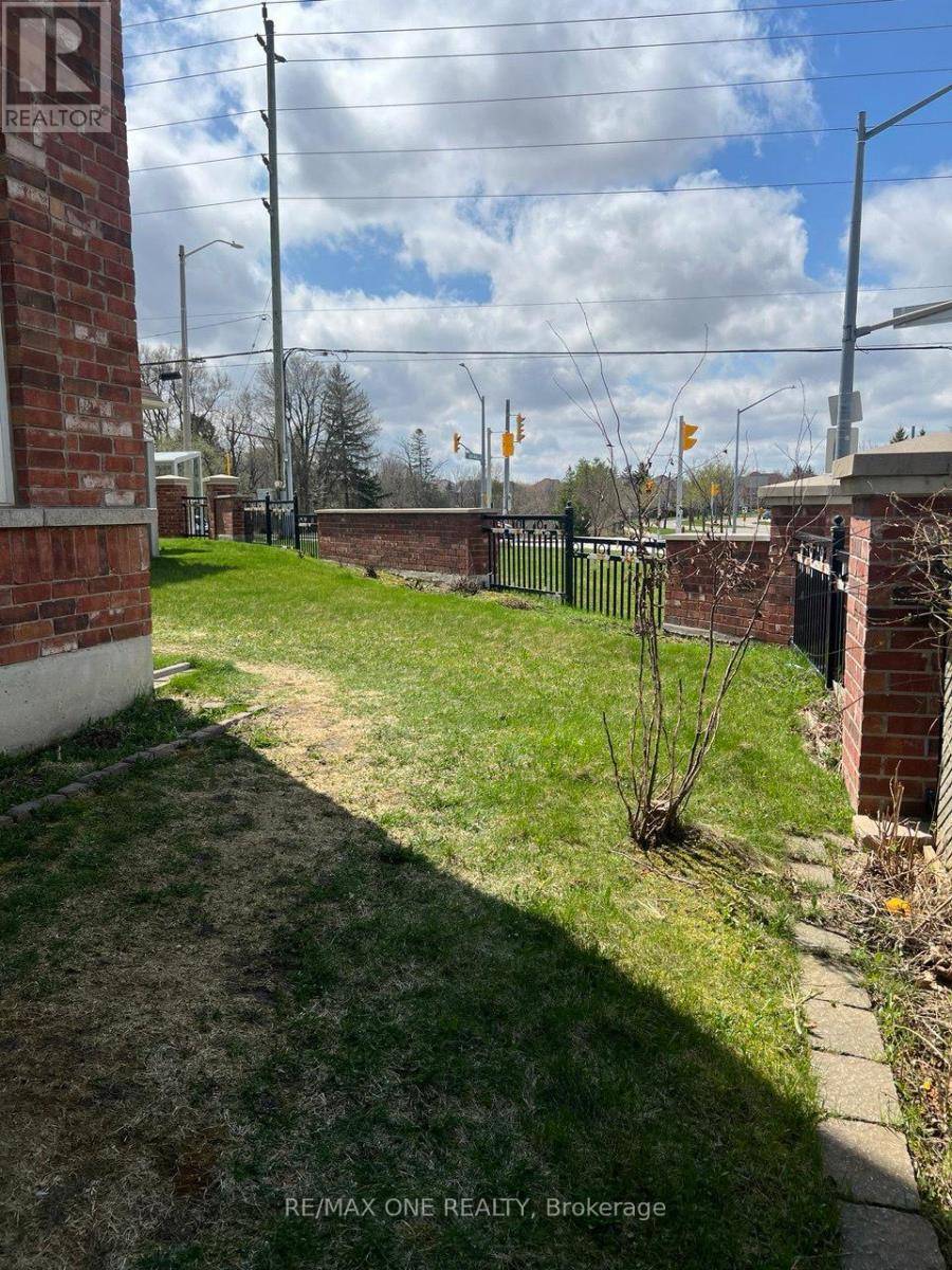 Richmond Hill (oak Ridges), ON L4E4L5,9 Old Colony RD #118