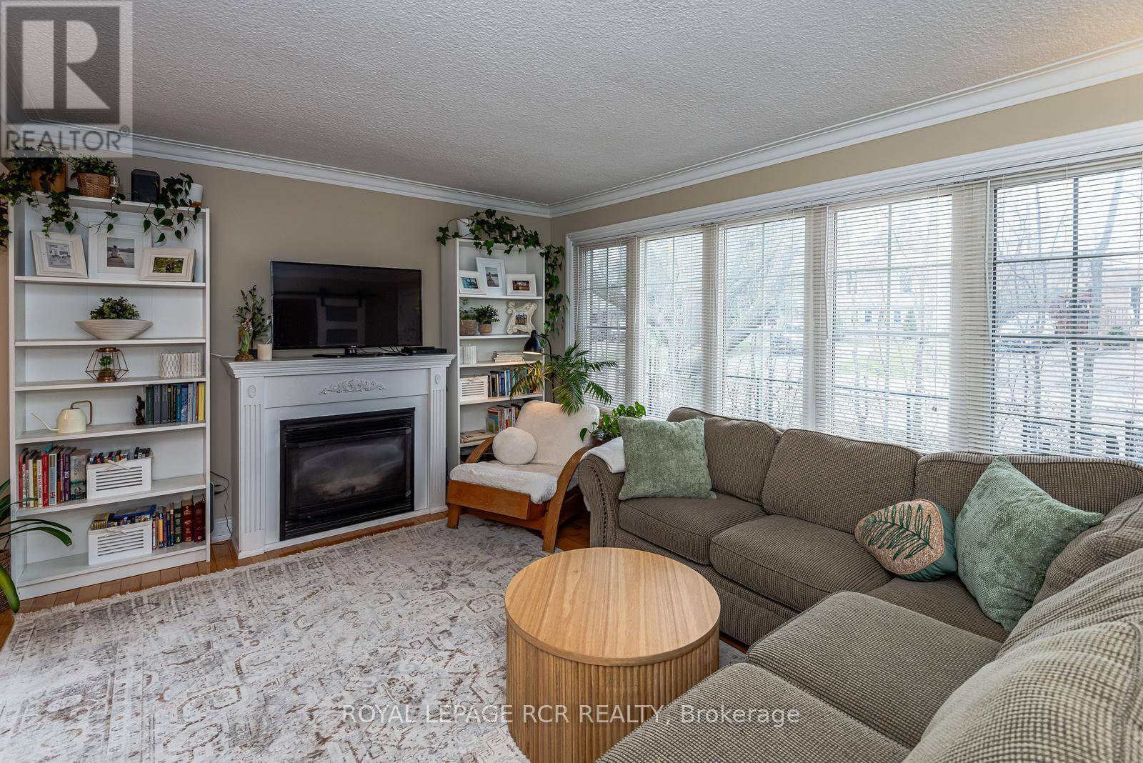 Newmarket (central Newmarket), ON L3Y1X6,27 BOOTHBAY CRESCENT