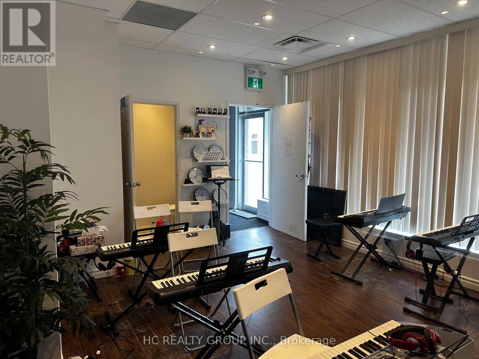 Markham (cedarwood), ON L3S0B5,40 NEW DELHI DR #109