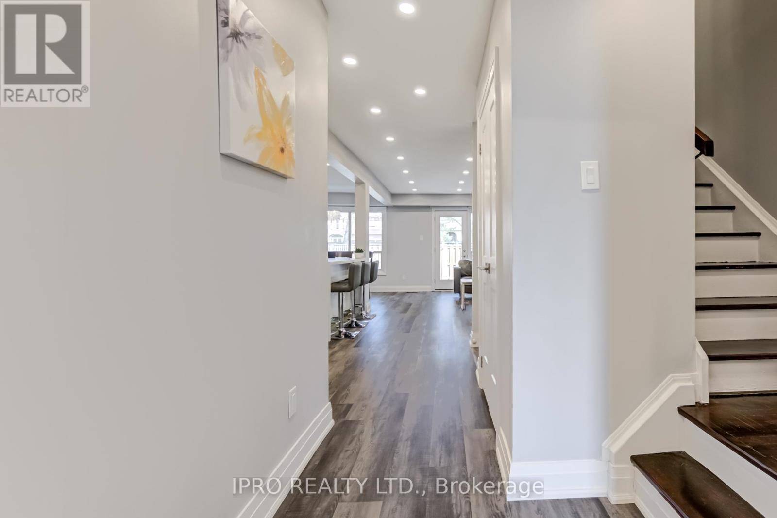 Richmond Hill (north Richvale), ON L4C5G6,260 Avenue RD #20