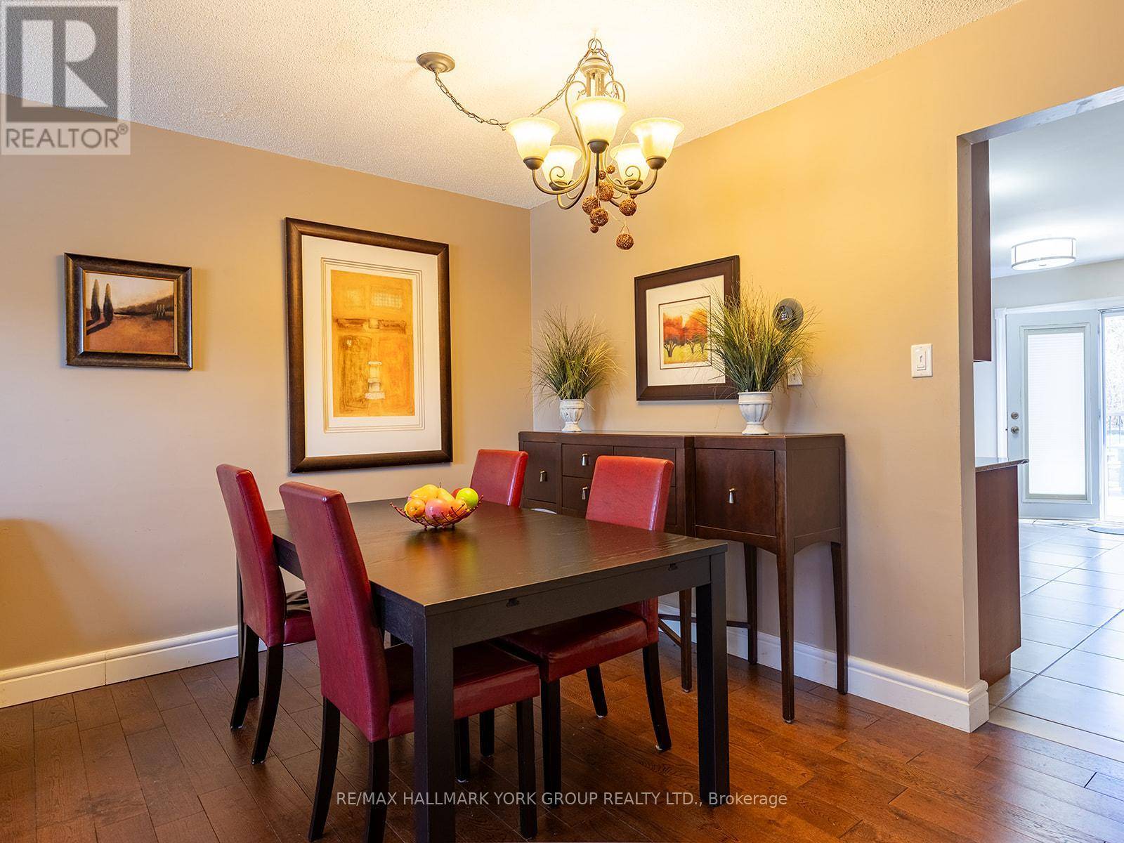 Bradford West Gwillimbury (bradford), ON L3Z2Y9,122 FLETCHER STREET
