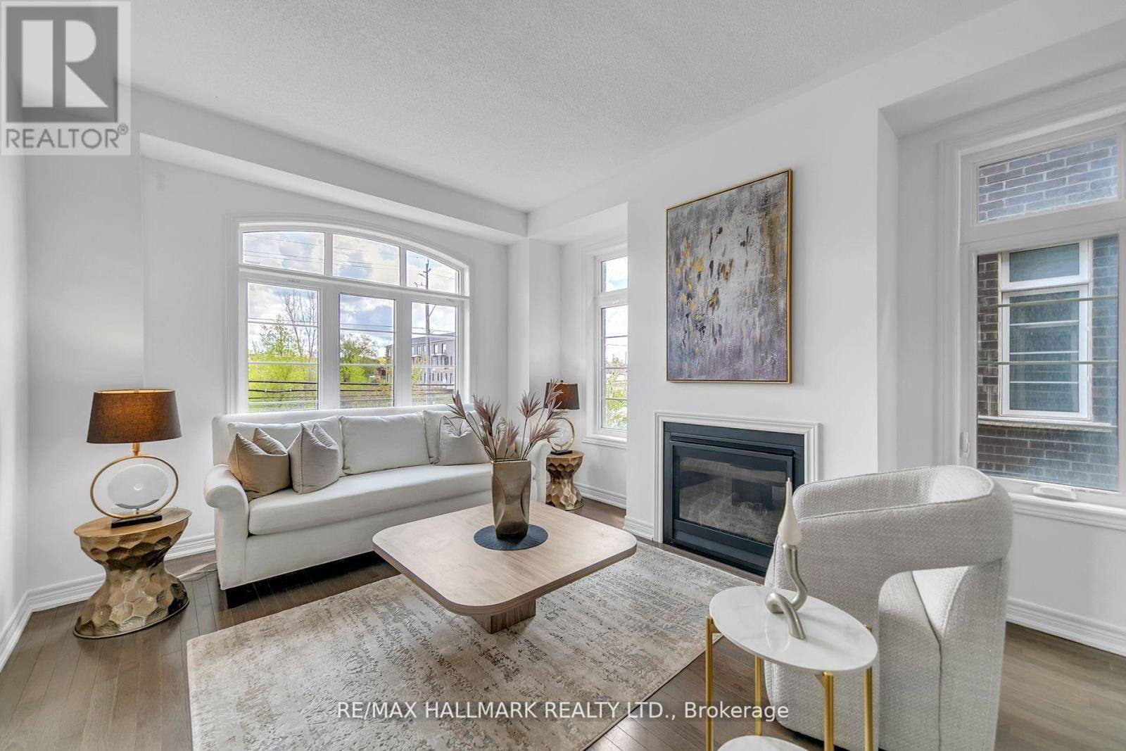 Richmond Hill (oak Ridges), ON L4E1H3,284 KING ROAD