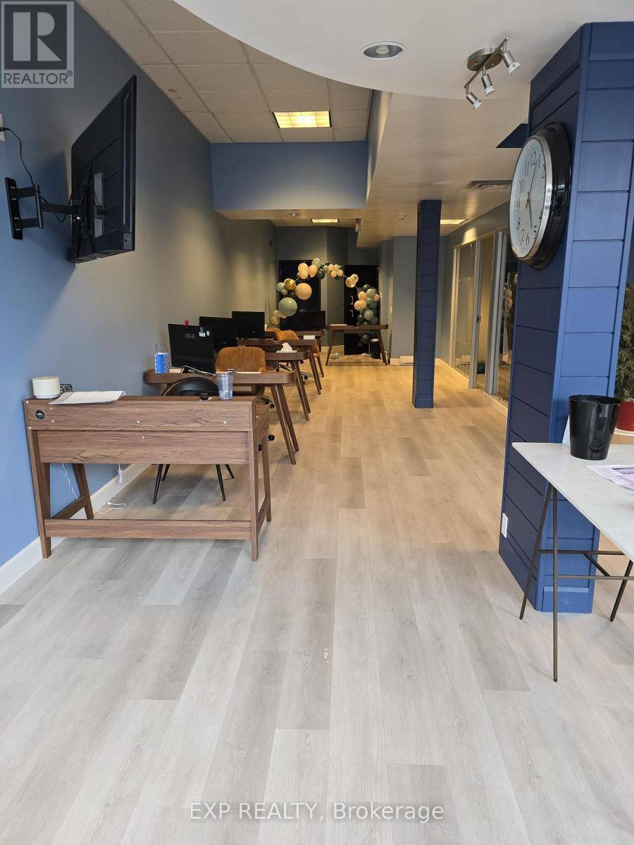 Newmarket (central Newmarket), ON L3Y3Z5,258 Main ST South #1