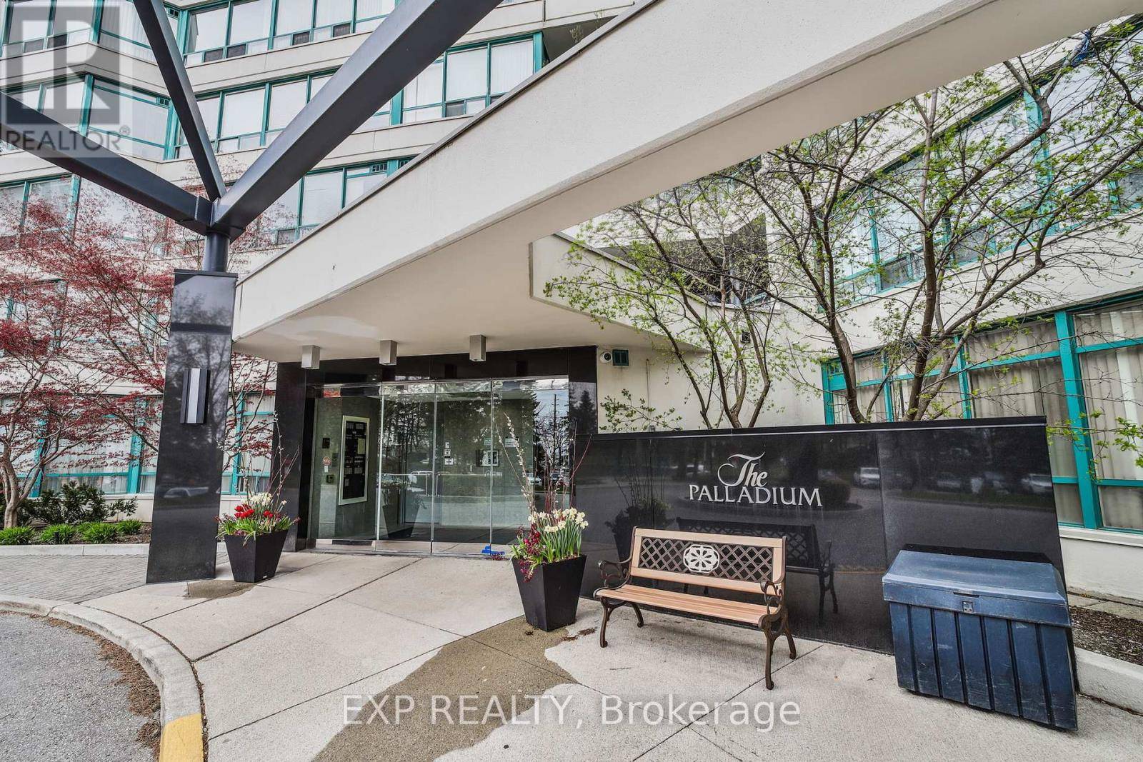 Vaughan (crestwood-springfarm-yorkhill), ON L4J7X1,7250 Yonge ST #306