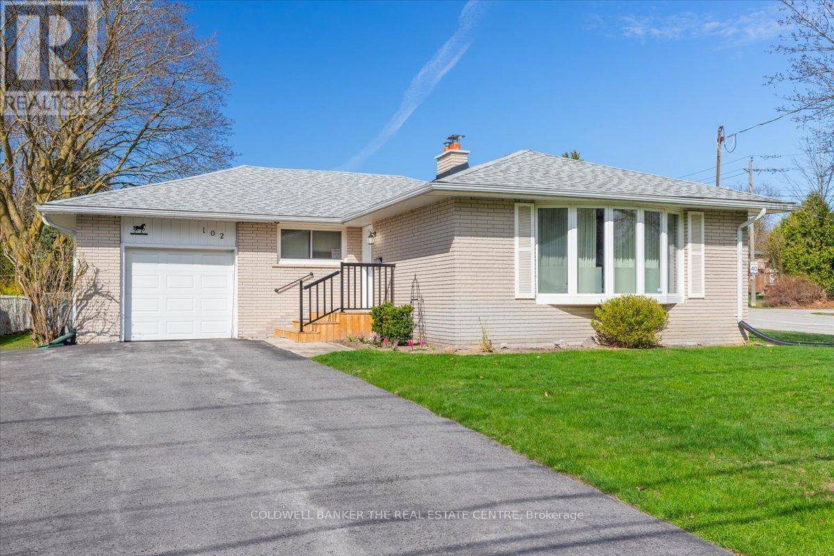 Newmarket (central Newmarket), ON L3Y1T7,102 PARK AVENUE