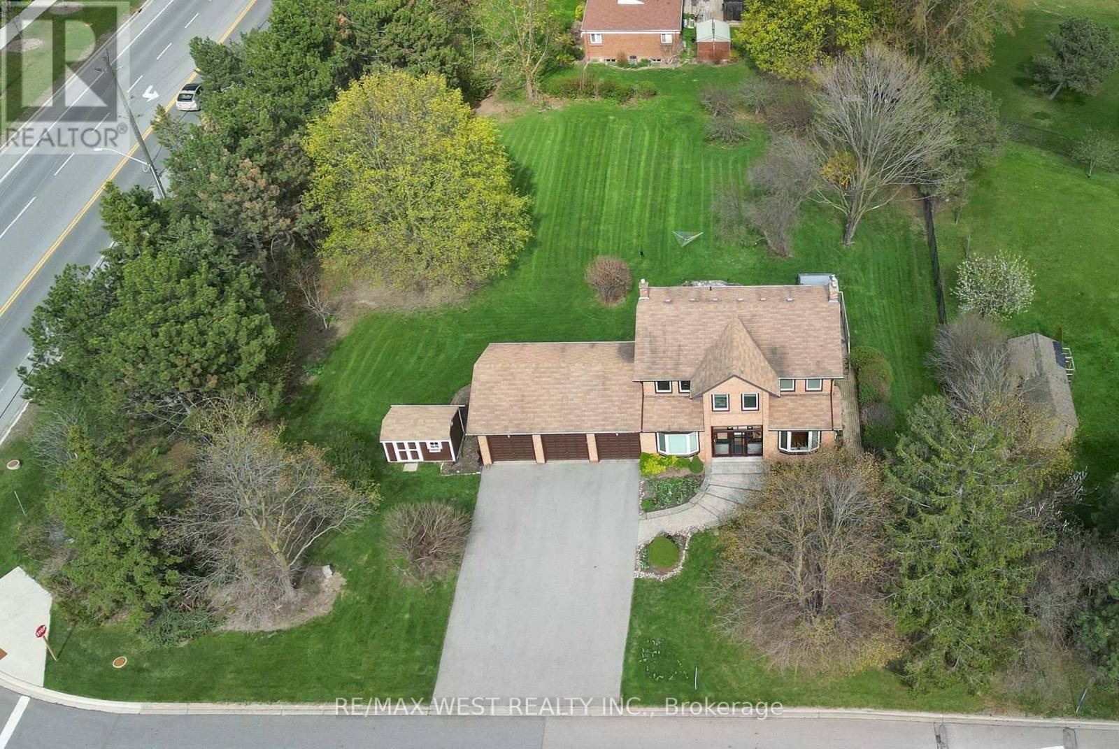 King (nobleton), ON L0G1N0,3 HENRY GATE