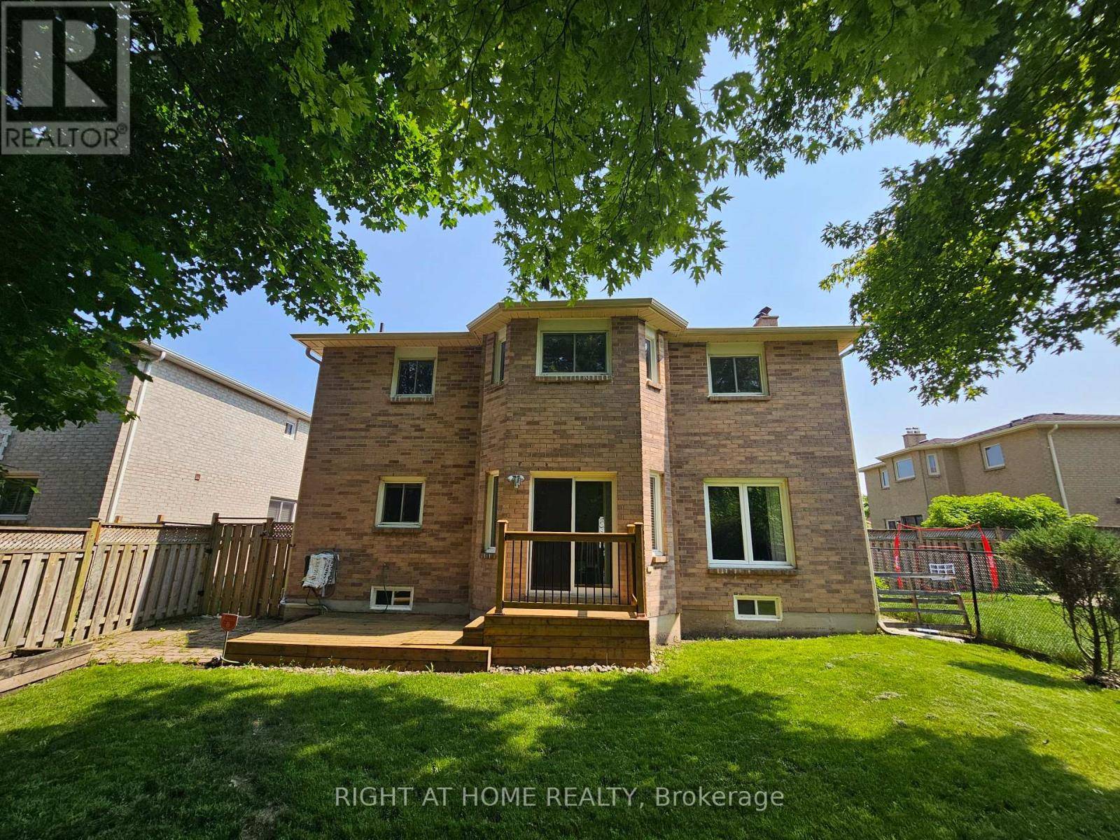 Richmond Hill (westbrook), ON L4C9L8,116 COOPERAGE CRESCENT