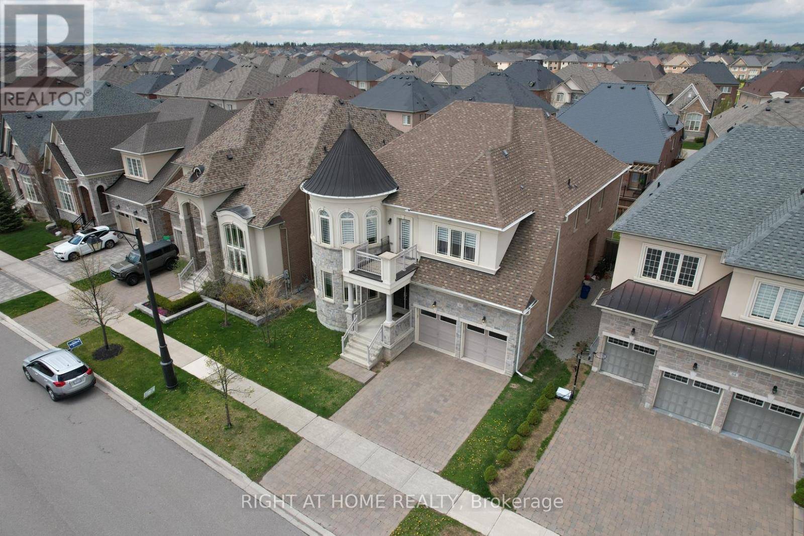 Vaughan (kleinburg), ON L4H4A5,60 CHESNEY CRESCENT