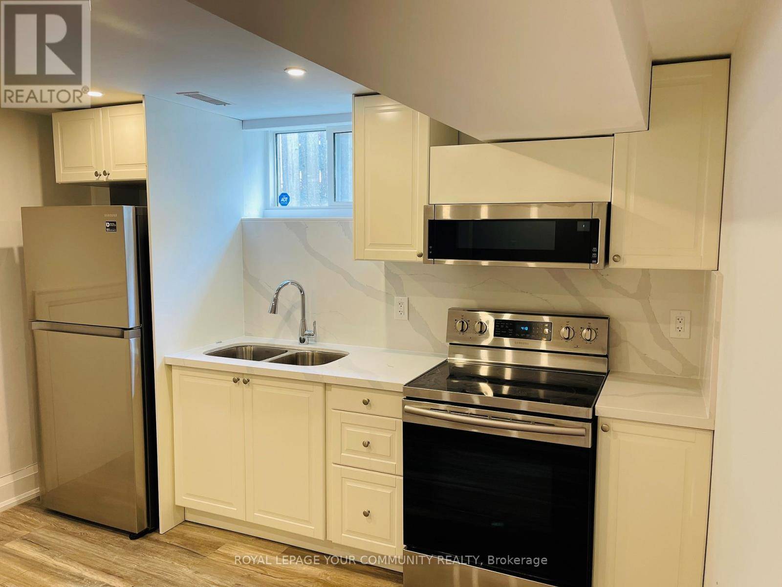 Aurora (aurora Heights), ON L4G3C3,32 KITIMAT CRESCENT