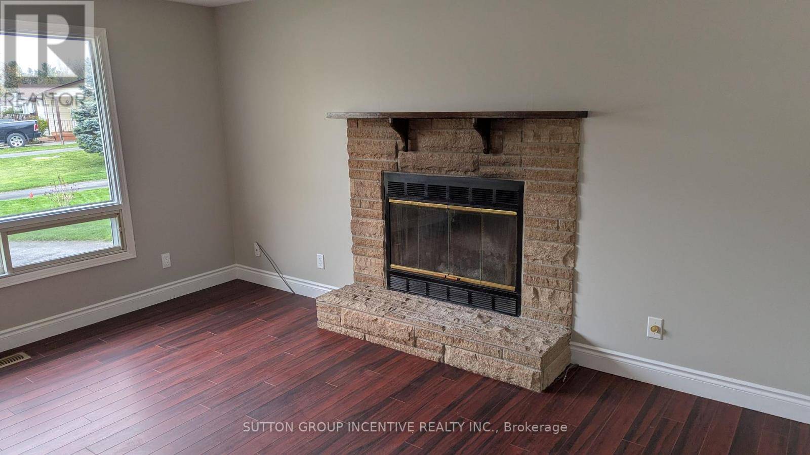 Innisfil (cookstown), ON L0L1L0,49 ROYAL OAK DRIVE