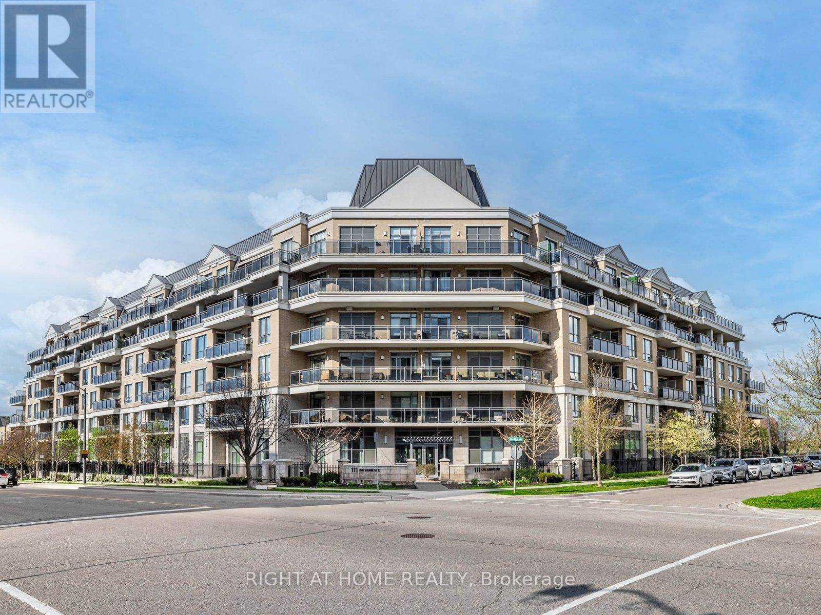 Aurora (bayview Wellington), ON L4G0S6,111 Civic Square Gate #314