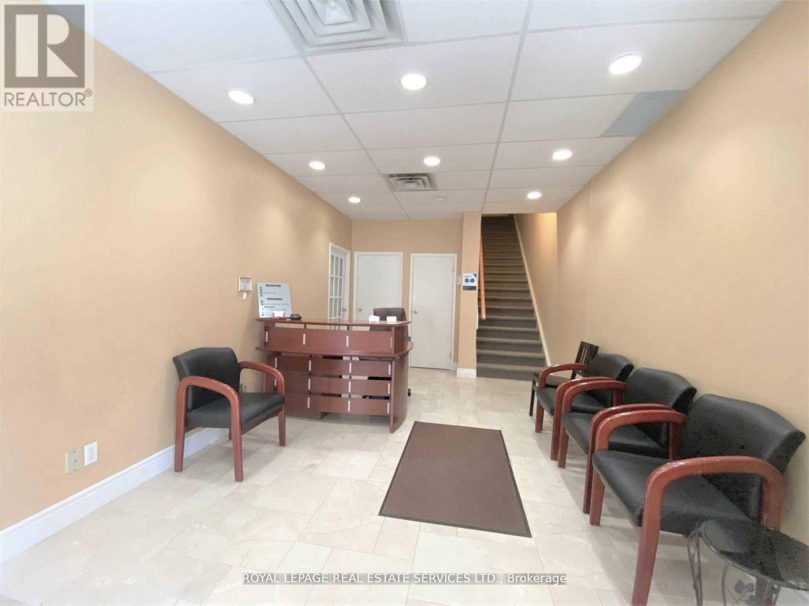 Vaughan (crestwood-springfarm-yorkhill), ON L4J1V9,7626A Yonge ST #28