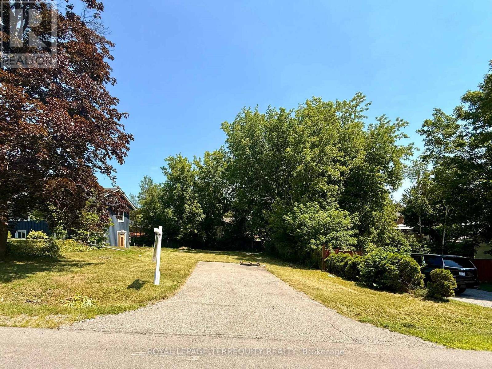 Whitchurch-stouffville, ON L4A2Y3,27 ELMVALE BOULEVARD