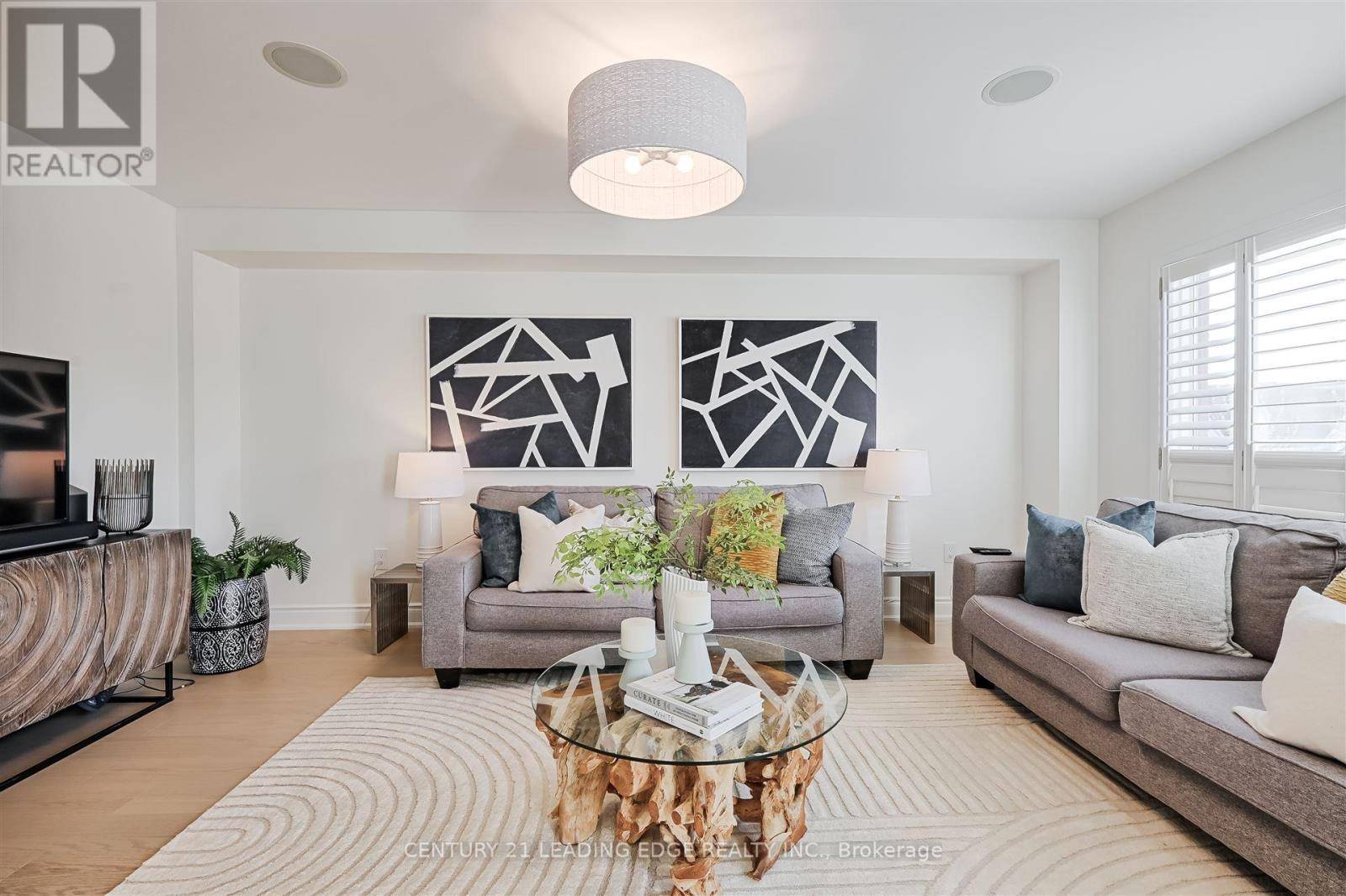 East Gwillimbury (mt Albert), ON L0G1M0,428 KING STREET E