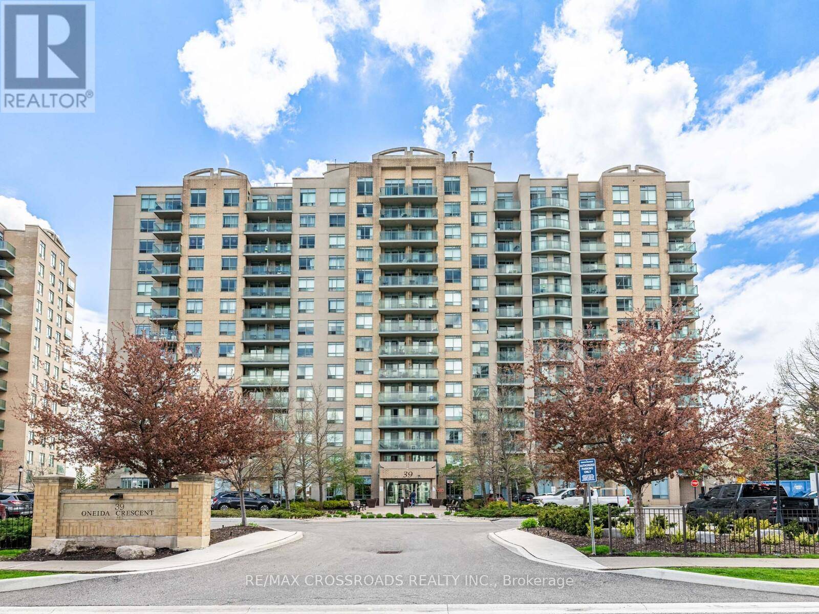 Richmond Hill (langstaff), ON L4B4T9,39 Oneida CRES #605